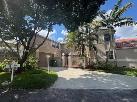 10944 Neptune Dr, Hollywood, FL 33026