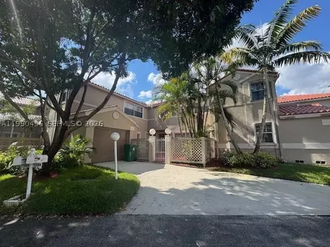 10944 Neptune Dr, Hollywood, FL 33026