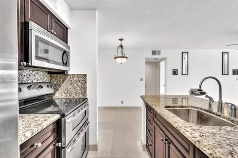 2796 S University Dr #2104, Davie, FL 33328