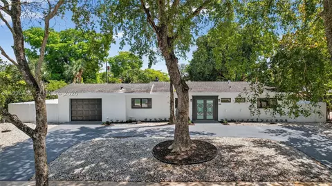 620 Camellia Ct, Plantation, FL 33317
