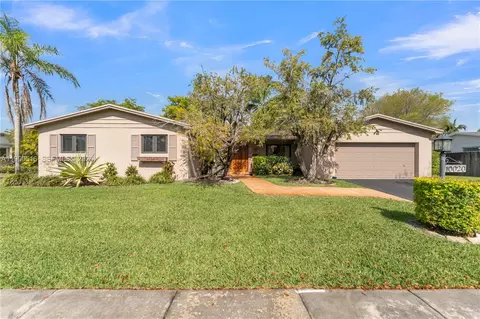 10020 SW 102nd Ave Rd, Miami, FL 33176