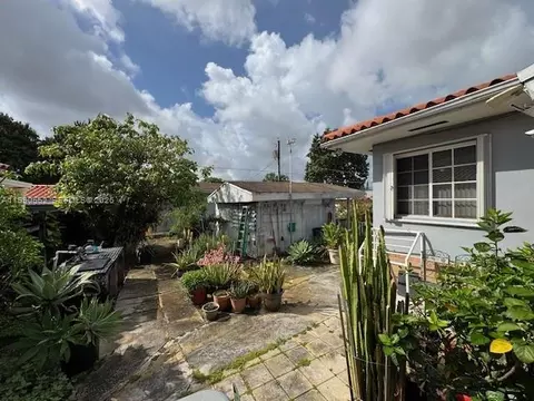Exterior - 174 E 15th St, Hialeah, FL 33010 photo 3 of 7