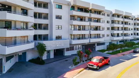 7300 Wayne Ave #211, Miami Beach, FL 33141