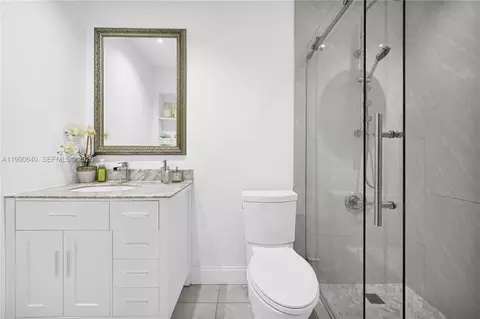 Bath - Undisclosed, Hialeah, FL 33014 photo 2 of 3