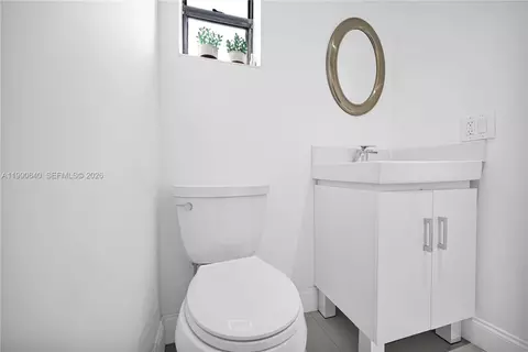 Bath - Undisclosed, Hialeah, FL 33014 photo 1 of 3