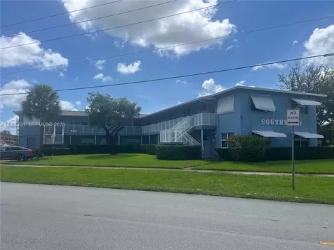 3856 S Cir Dr #6, Hollywood, FL 33021