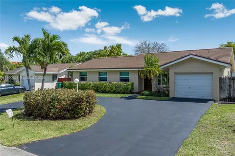 9014 SW 163rd Ter, Palmetto Bay, FL 33157