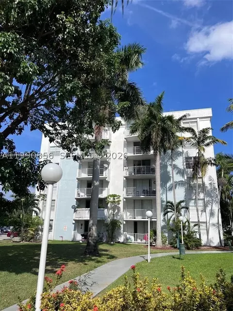 486 NW 165th St Rd #B-405, Miami, FL 33169
