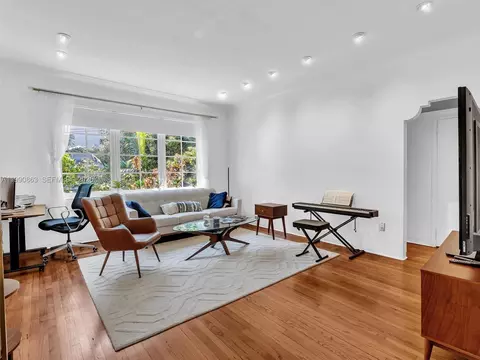 910 Lenox Ave #2, Miami Beach, FL 33139
