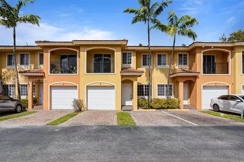 330 SW 2nd Ave #3, Hallandale Beach, FL 33009