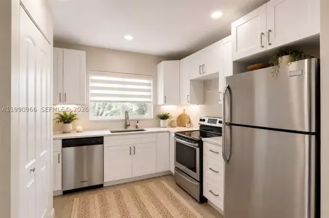 9201 Sunrise Lakes Blvd #304, Sunrise, FL 33322