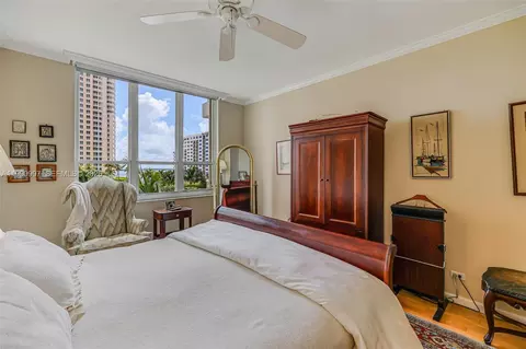 Bedroom - 888 Brickell Key Dr #807, Miami, FL 33131 photo 5 of 6