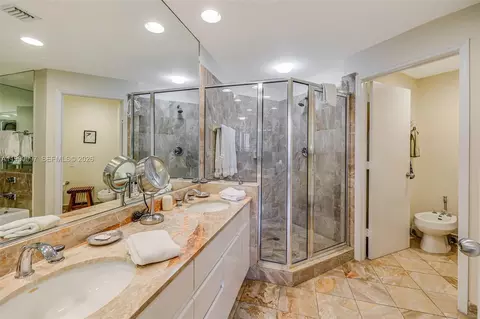 Bath - 888 Brickell Key Dr #807, Miami, FL 33131 photo 3 of 4