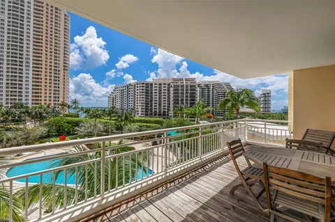 Exterior - 888 Brickell Key Dr #807, Miami, FL 33131 photo 1 of 11