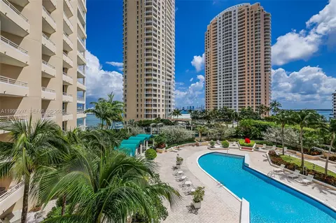 Exterior - 888 Brickell Key Dr #807, Miami, FL 33131 photo 5 of 11