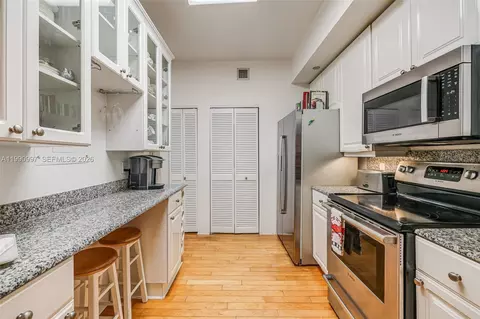 Kitchen - 888 Brickell Key Dr #807, Miami, FL 33131 photo 2 of 5