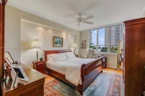 Bedroom - 888 Brickell Key Dr #807, Miami, FL 33131 photo 4 of 6