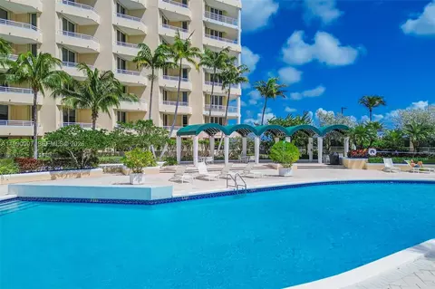 Exterior - 888 Brickell Key Dr #807, Miami, FL 33131 photo 9 of 11