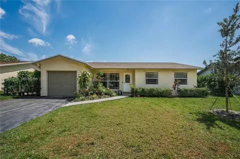 401 NW 83rd Way, Pembroke Pines, FL 33024