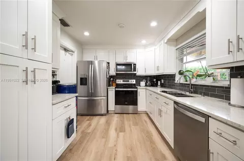 401 NW 83rd Way, Pembroke Pines, FL 33024