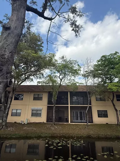 2 Briarwood Cir #212, Hollywood, FL 33024