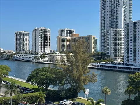 600 Parkview Dr #717, Hallandale Beach, FL 33009