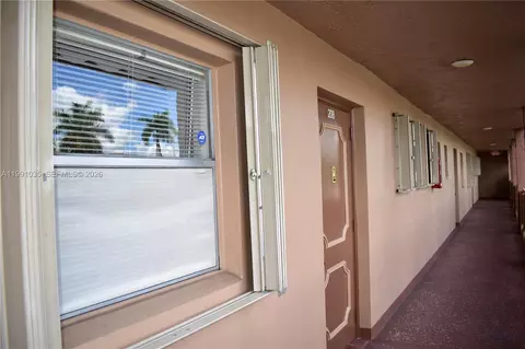 9800 Sunrise Lakes Blvd #208, Sunrise, FL 33322
