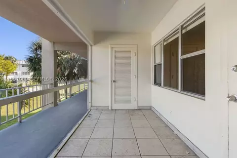 270 Layne Blvd #207, Hallandale Beach, FL 33009