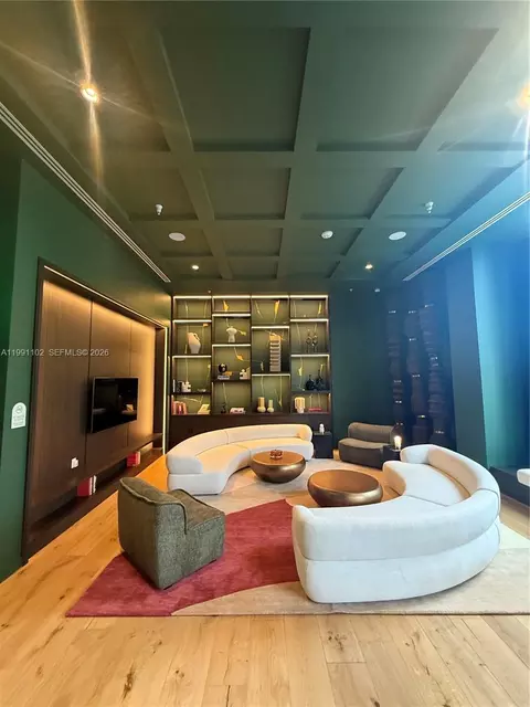 11 NE 6 St #706, Miami, FL 33132