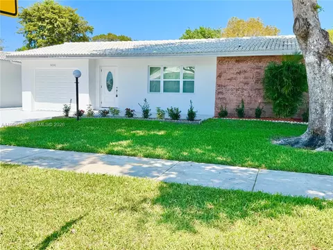 8581 NW 17th St, Plantation, FL 33322