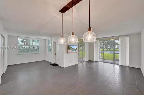 9330 Lagoon Pl #109, Davie, FL 33324