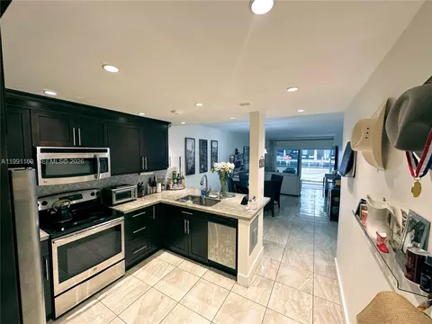 450 Paradise Isle Blvd #102, Hallandale Beach, FL 33009
