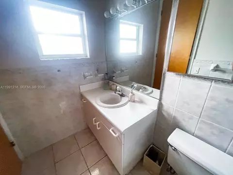 Bath - 9008 Collins Ave #402, Surfside, FL 33154 photo 5 of 7
