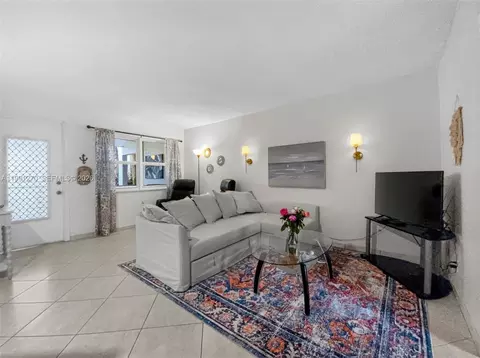 580 Egret Dr #111, Hallandale Beach, FL 33009