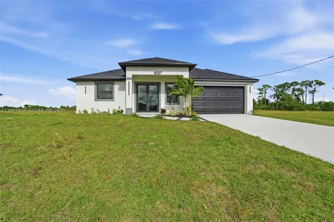 9027 Bamboo Cir, Labelle, FL 33935