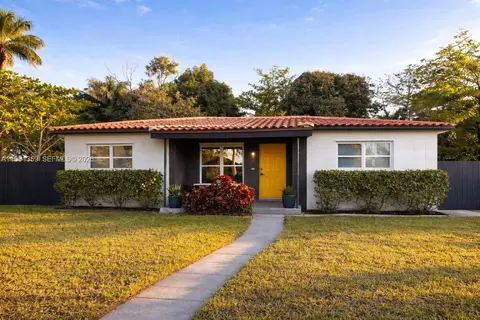 450 NE 155th Ter, Miami, FL 33162