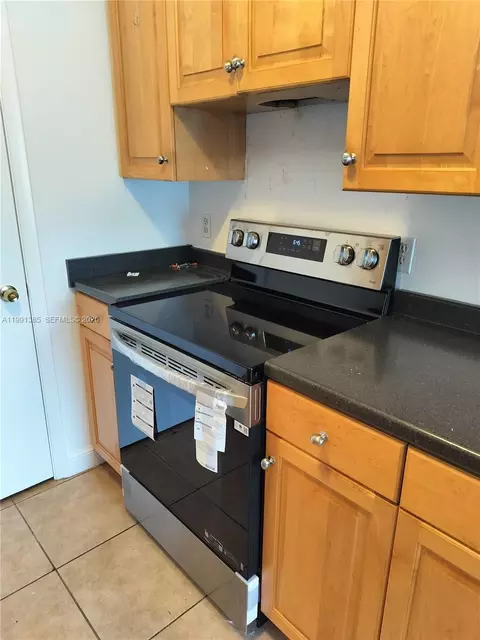Kitchen - 1223 Cherokee St, Jupiter, FL 33458 photo 2 of 2