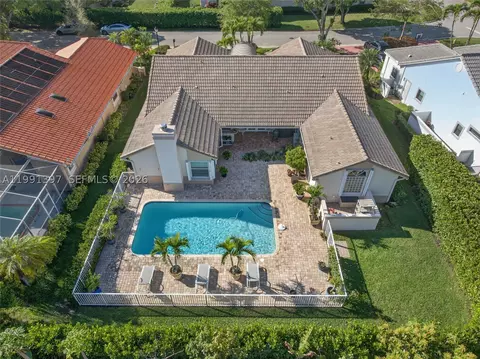 11735 Greenbrier Ln, Coral Springs, FL 33071