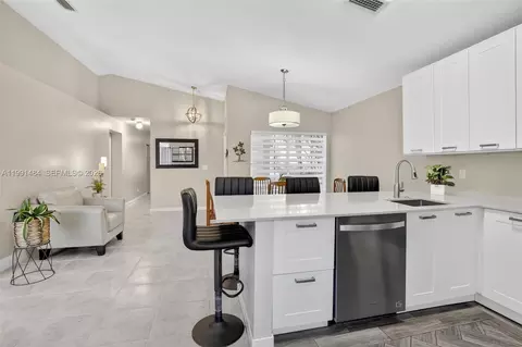 922 Opal Ter, Weston, FL 33326