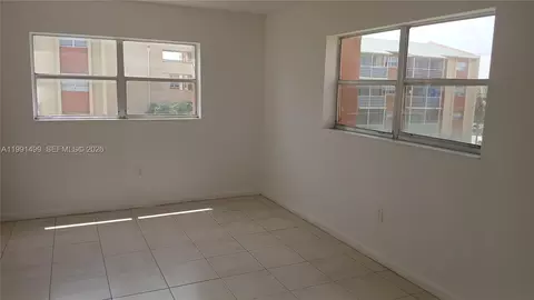 3610 NW 21st St #313, Lauderdale Lakes, FL 33311