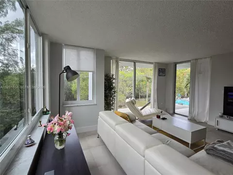 17890 W Dixie Hwy #307, North Miami Beach, FL 33160