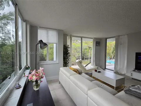 17890 W Dixie Hwy #307, North Miami Beach, FL 33160