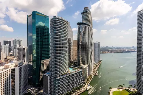 77 SE 5th St #2403, Miami, FL 33131