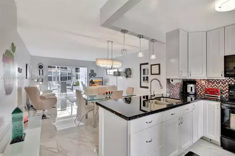 4705 NW 35th St #501, Lauderdale Lakes, FL 33319
