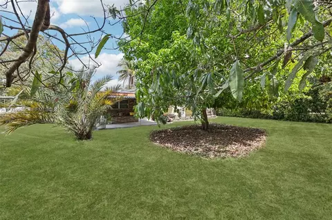 Exterior - 272 W 46th St, Hialeah, FL 33012 photo 2 of 8