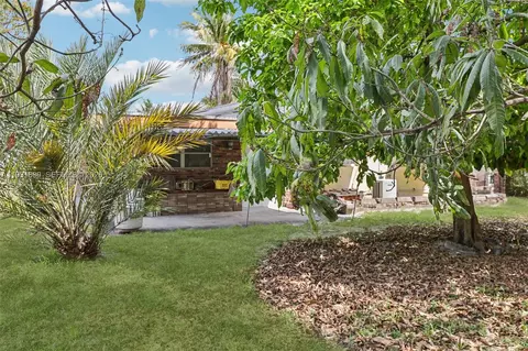 Exterior - 272 W 46th St, Hialeah, FL 33012 photo 3 of 8