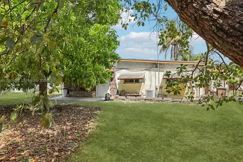 Exterior - 272 W 46th St, Hialeah, FL 33012 photo 7 of 8