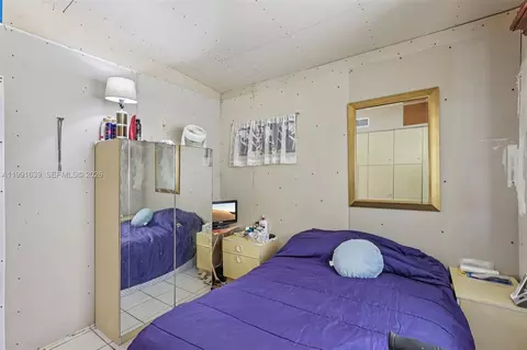 Bedroom - 272 W 46th St, Hialeah, FL 33012 photo 4 of 4