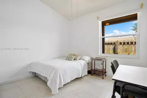 Bedroom - 6723 NW 188th Ter, Hialeah, FL 33015 photo 1 of 3