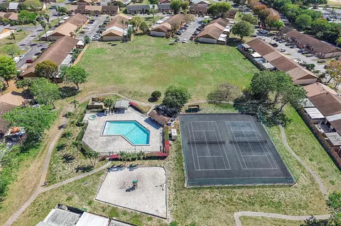 View/Area - 6723 NW 188th Ter, Hialeah, FL 33015 photo 5 of 5
